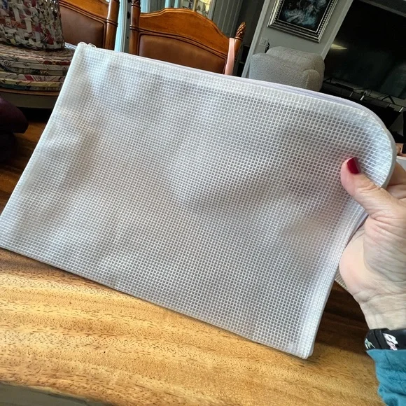 💥 5/$25 💥 White Mesh Travel Bags Set - Picture 3 of 9